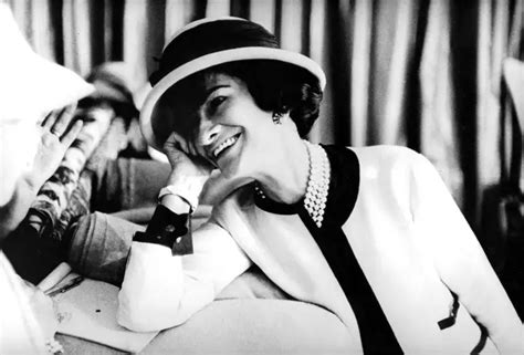 Biografie van Coco Chanel, beroemde modeontwerper en executive